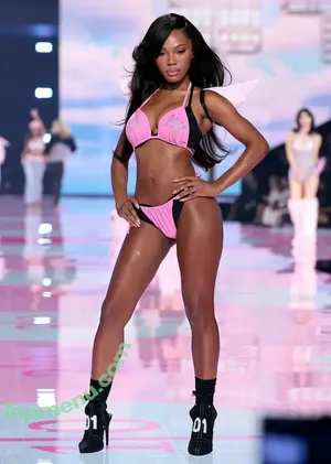 Quenlin Blackwell / quenblackwell nude photo #0289