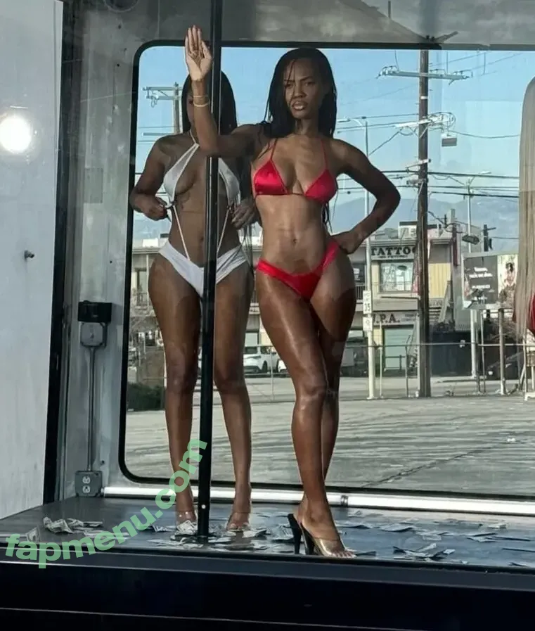 Quenlin Blackwell nude photo #0197 (quenblackwell)