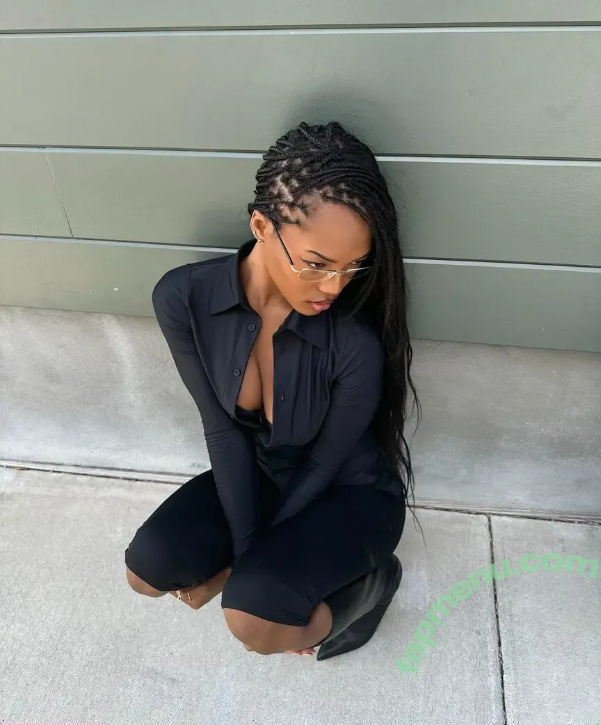 Quenlin Blackwell nude photo #0214 (quenblackwell)