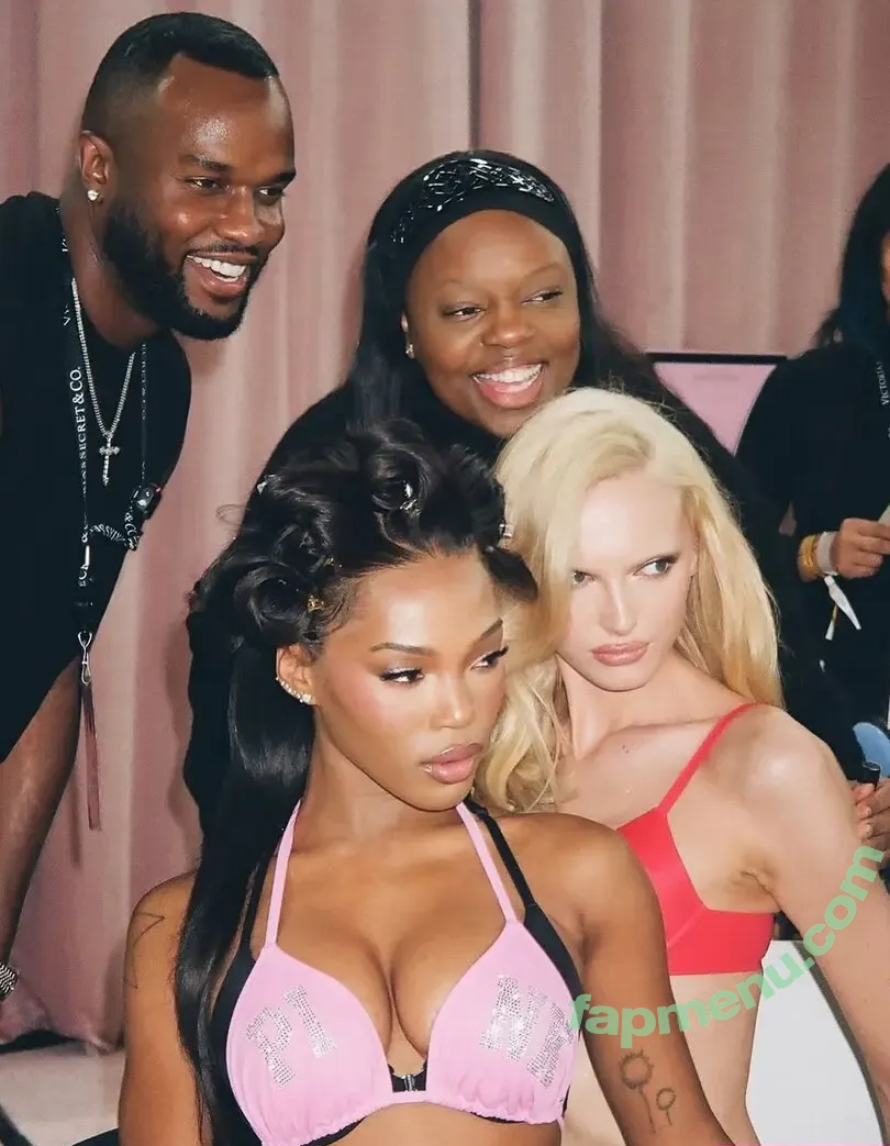 Quenlin Blackwell nude photo #0292 (quenblackwell)