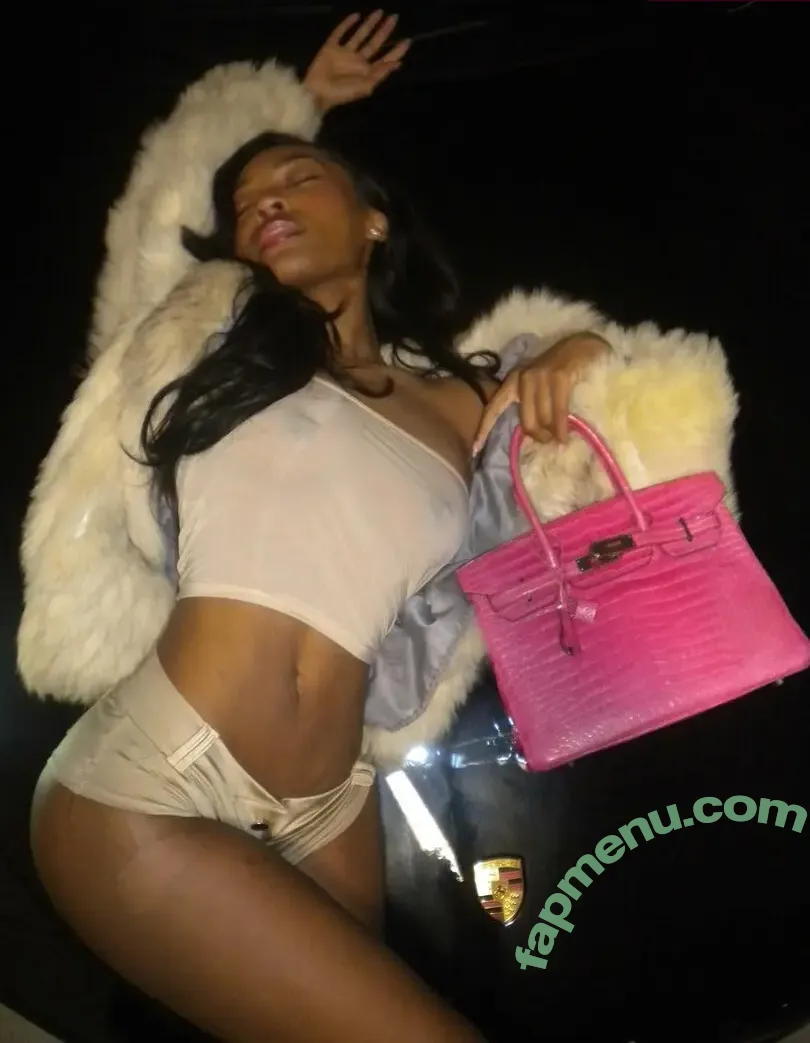 Quenlin Blackwell nude photo #0308 (quenblackwell)