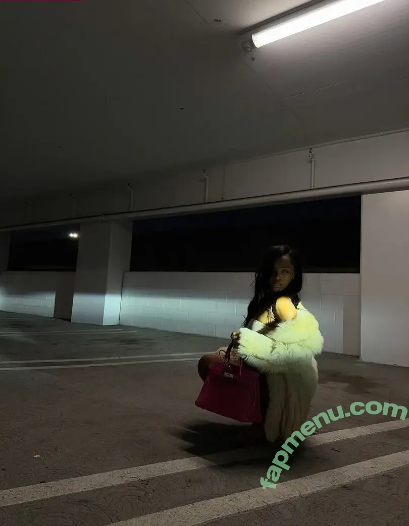 Quenlin Blackwell nude photo #0312 (quenblackwell)