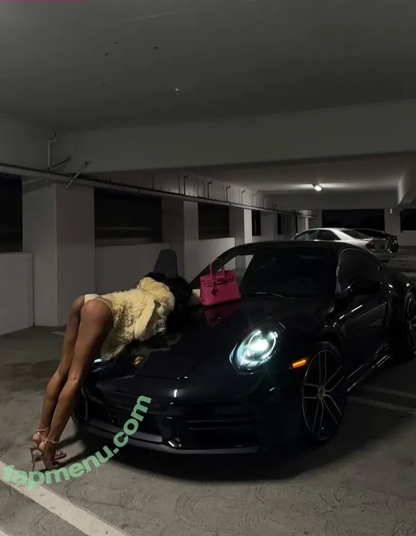 Quenlin Blackwell nude photo #0315 (quenblackwell)