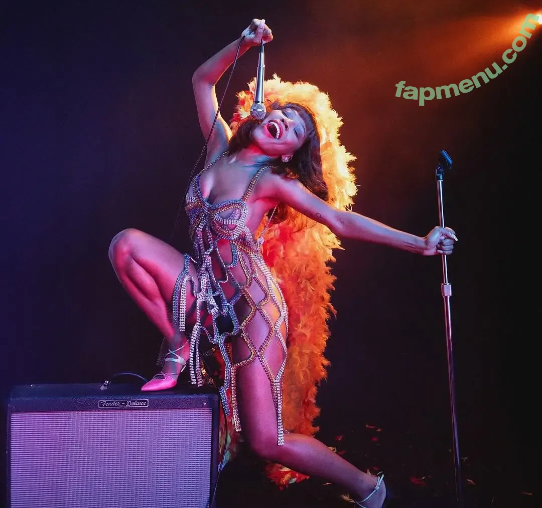 Quenlin Blackwell nude photo #0320 (quenblackwell)