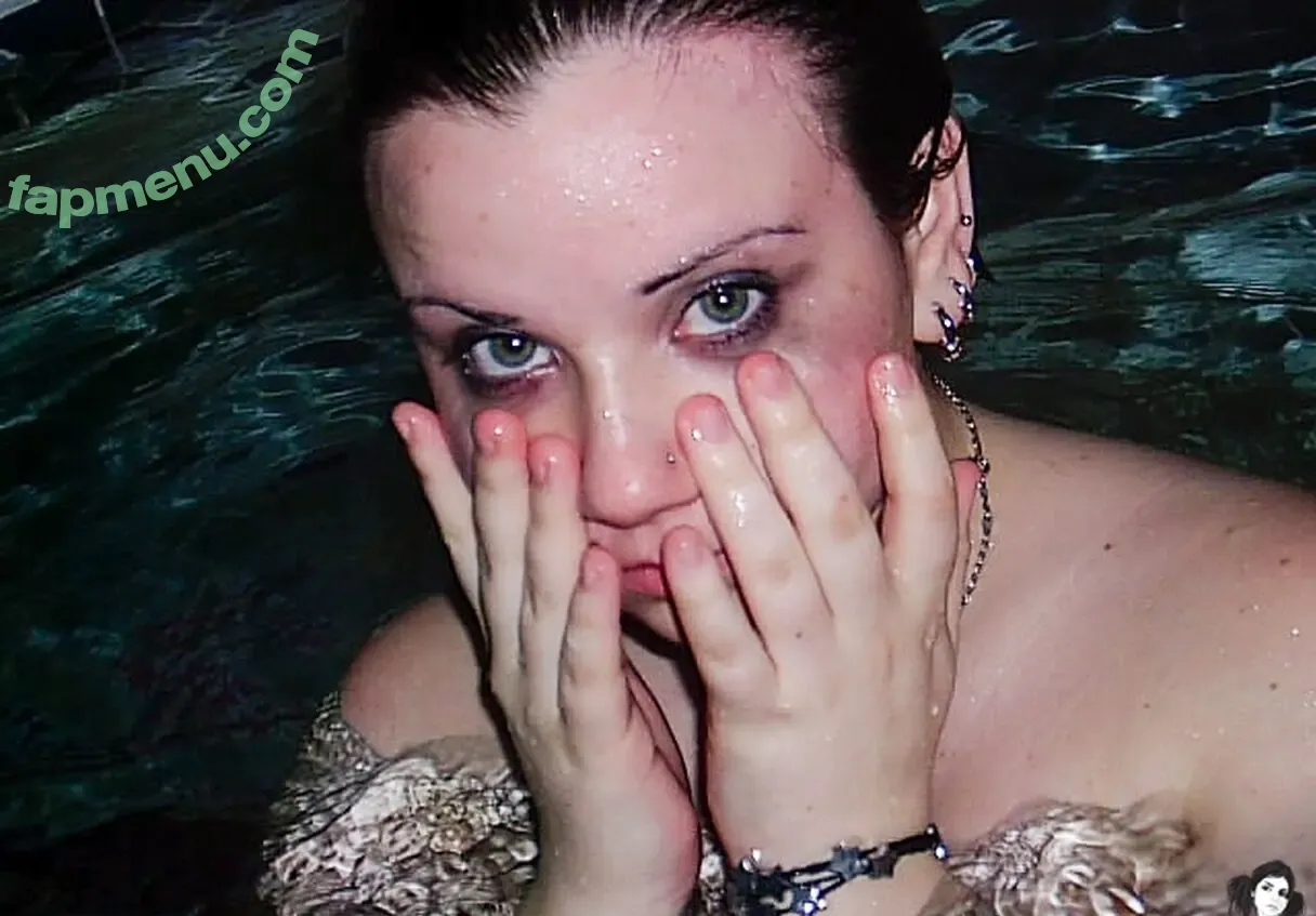 Quinne nude photo #0025 (quin.night / quinne_germain)