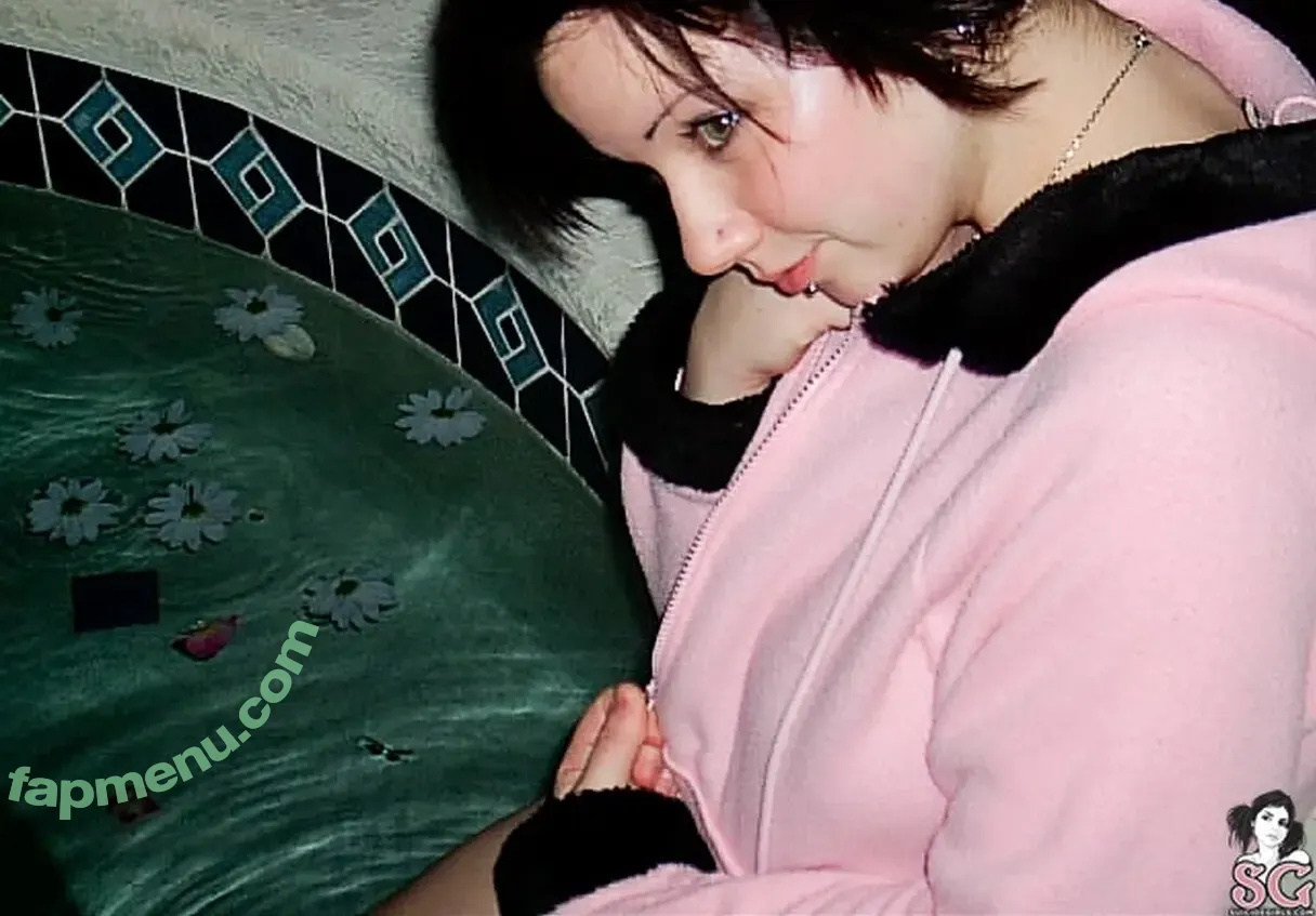 Quinne nude photo #0038 (quin.night / quinne_germain)