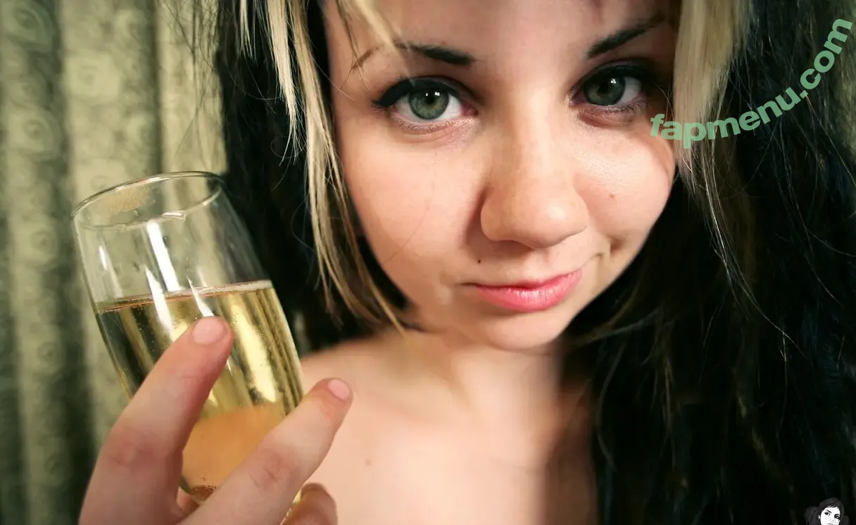 Quinne nude photo #0382 (quin.night / quinne_germain)