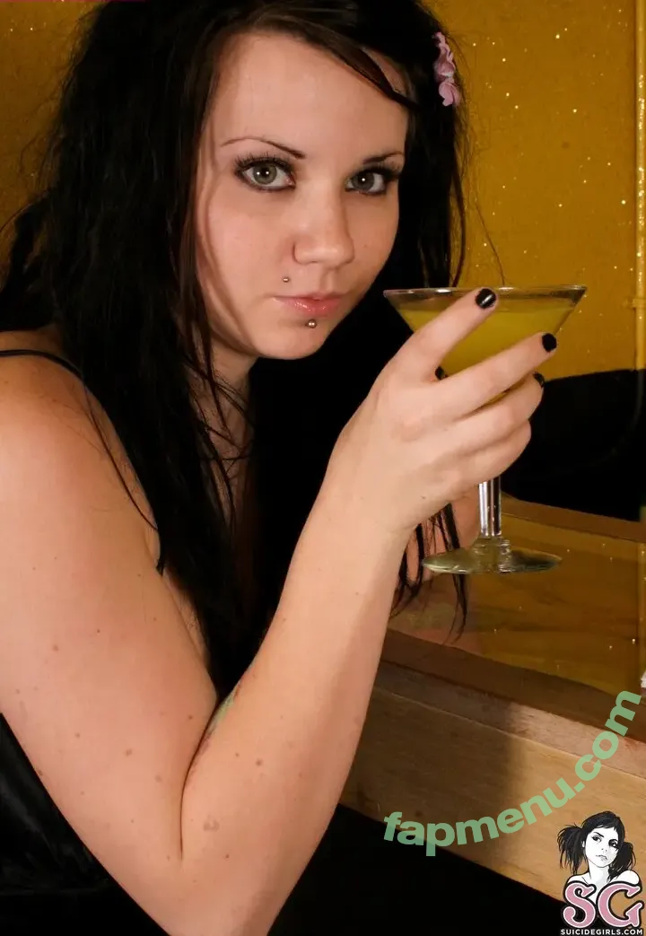 Quinne nude photo #0473 (quin.night / quinne_germain)