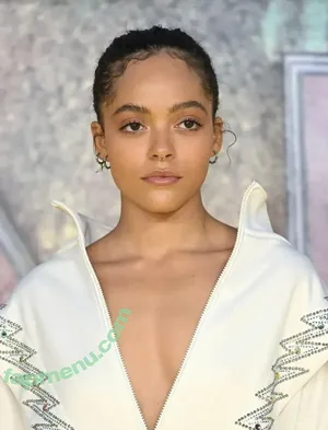 Quintessa Swindell / q.uintessa nude photo #0111