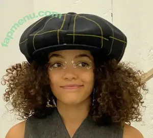 Quintessa Swindell / q.uintessa nude photo #0114