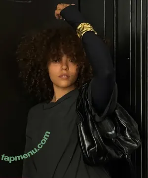 Quintessa Swindell / q.uintessa nude photo #0117