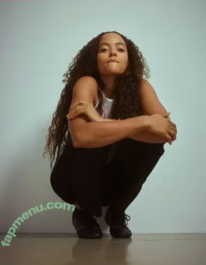 Quintessa Swindell / q.uintessa nude photo #0118