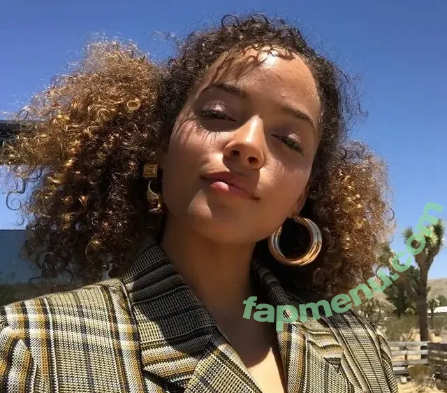 Quintessa Swindell nude photo #0113 (q.uintessa)