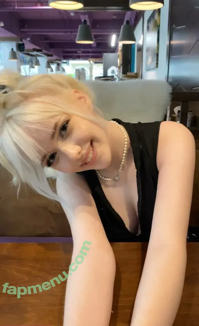quqoqeq nude photo #0001 (quqoqeq)