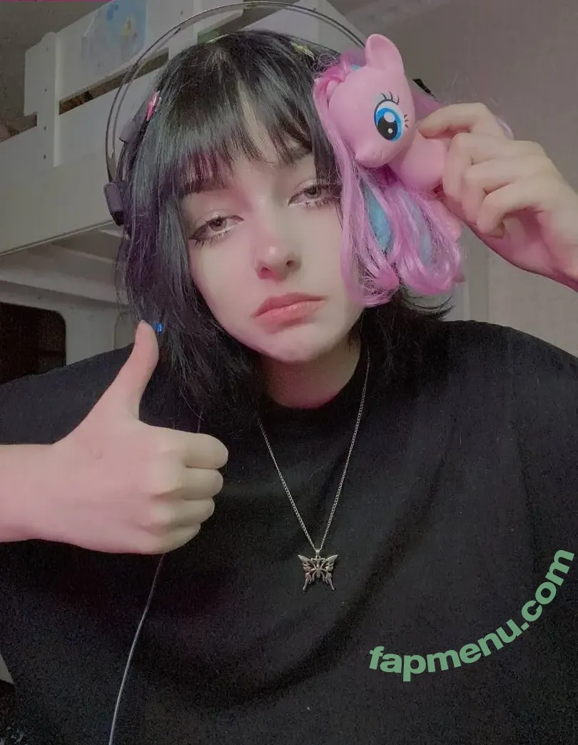 Qusakabi nude photo #0001 (zsebibaba_of)