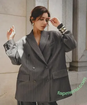 Raashi Khanna / raashiikhanna nude photo #0008