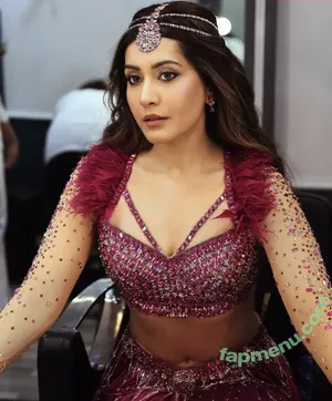 Raashi Khanna / raashiikhanna nude photo #0009