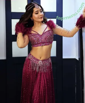 Raashi Khanna / raashiikhanna nude photo #0012