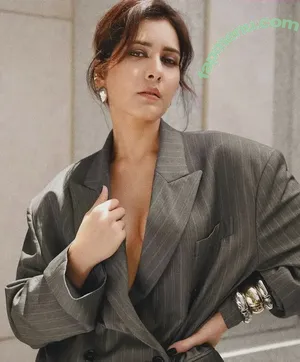 Raashi Khanna / raashiikhanna nude photo #0021