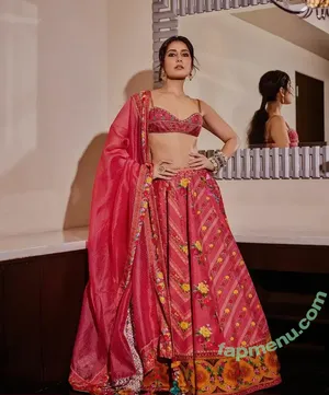 Raashii Khanna / raashiikhanna nude photo #0013