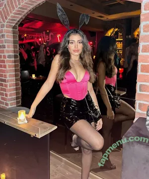 Rabia Karaarslan / rabiaakaraarslan nude photo #0019