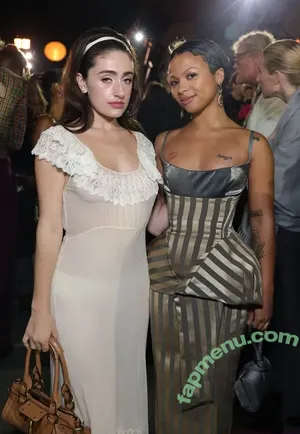 Rachel Anne Sennott / treaclychild nude photo #0879