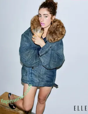 Rachel Anne Sennott / treaclychild nude photo #0911