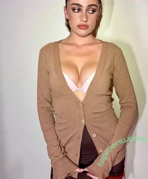 Rachel Anne Sennott / treaclychild nude photo #0985