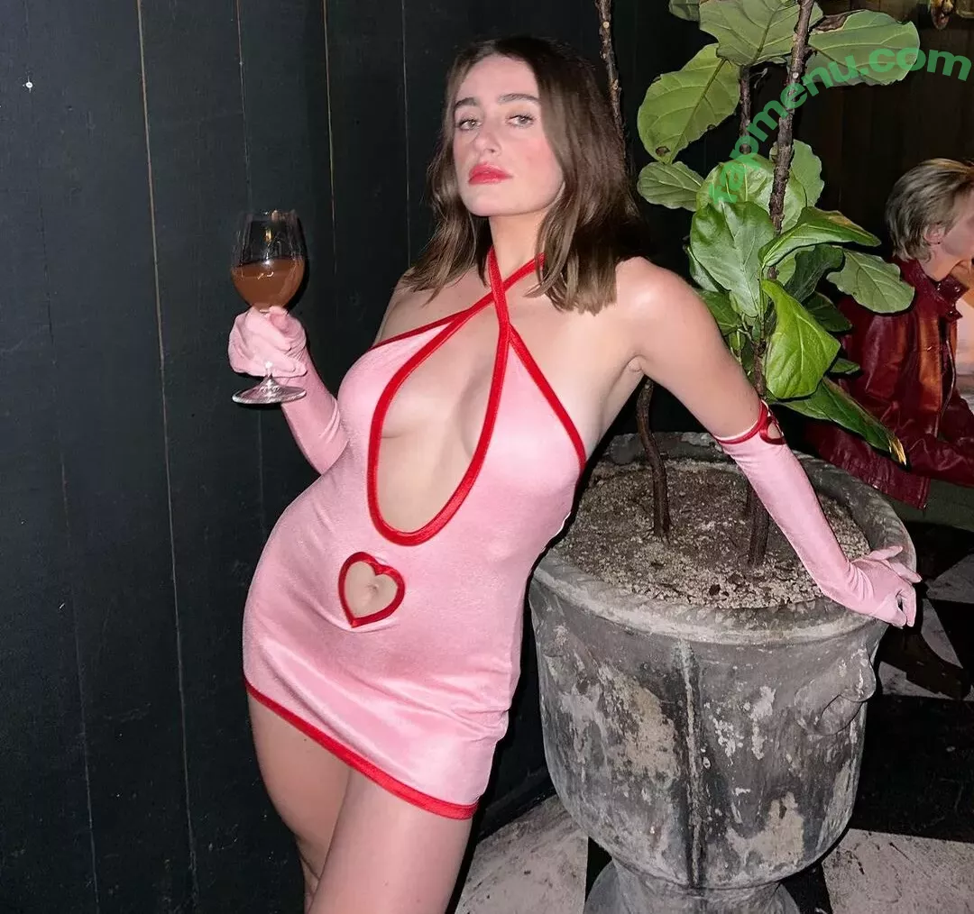 Rachel Anne Sennott nude photo #0296 (treaclychild)