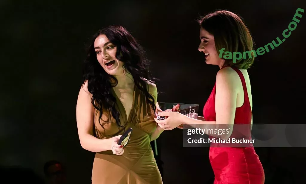 Rachel Anne Sennott nude photo #0583 (treaclychild)