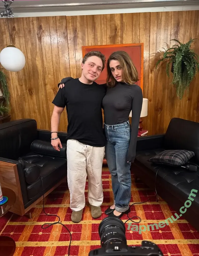 Rachel Anne Sennott nude photo #0863 (treaclychild)