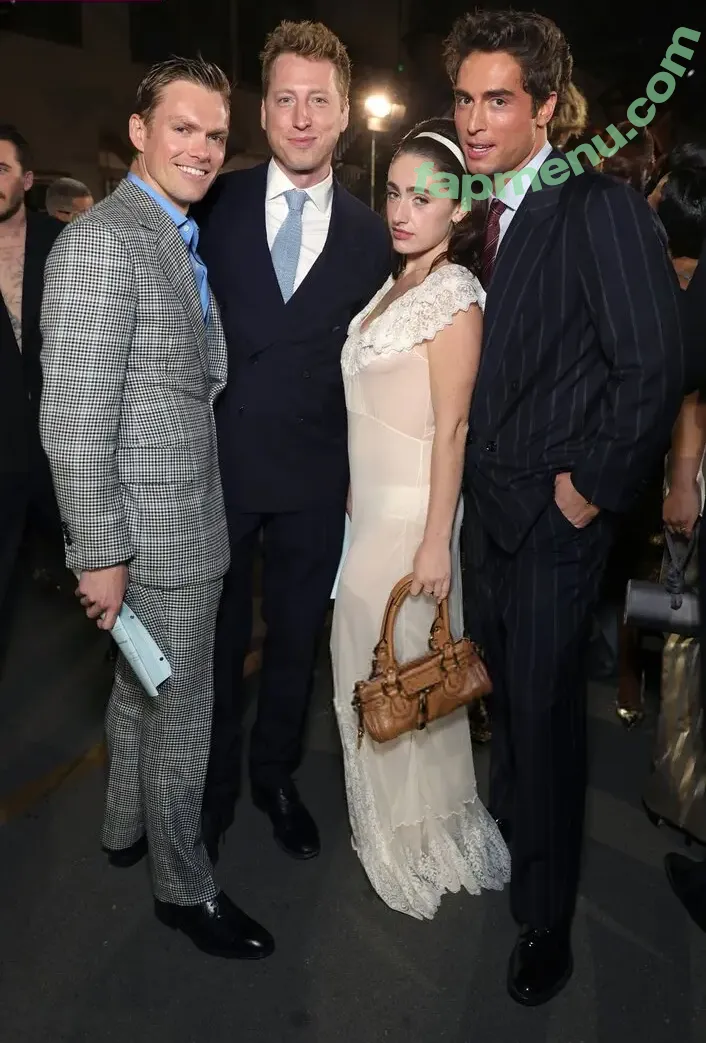 Rachel Anne Sennott nude photo #0881 (treaclychild)