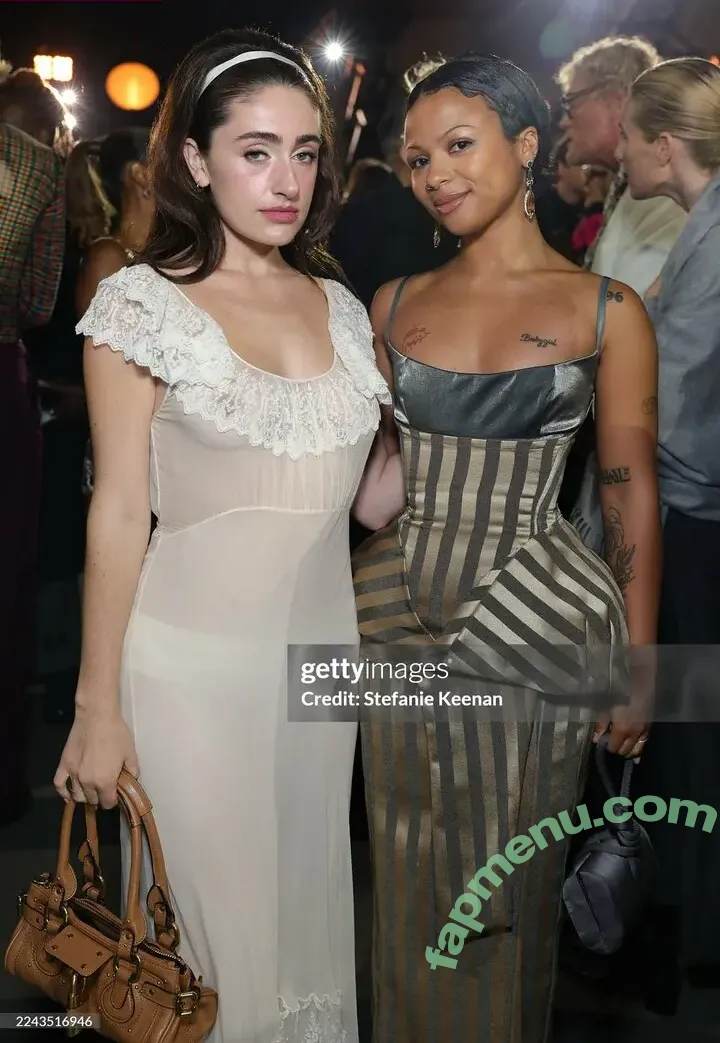 Rachel Anne Sennott nude photo #0884 (treaclychild)