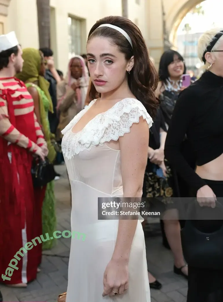 Rachel Anne Sennott nude photo #0887 (treaclychild)