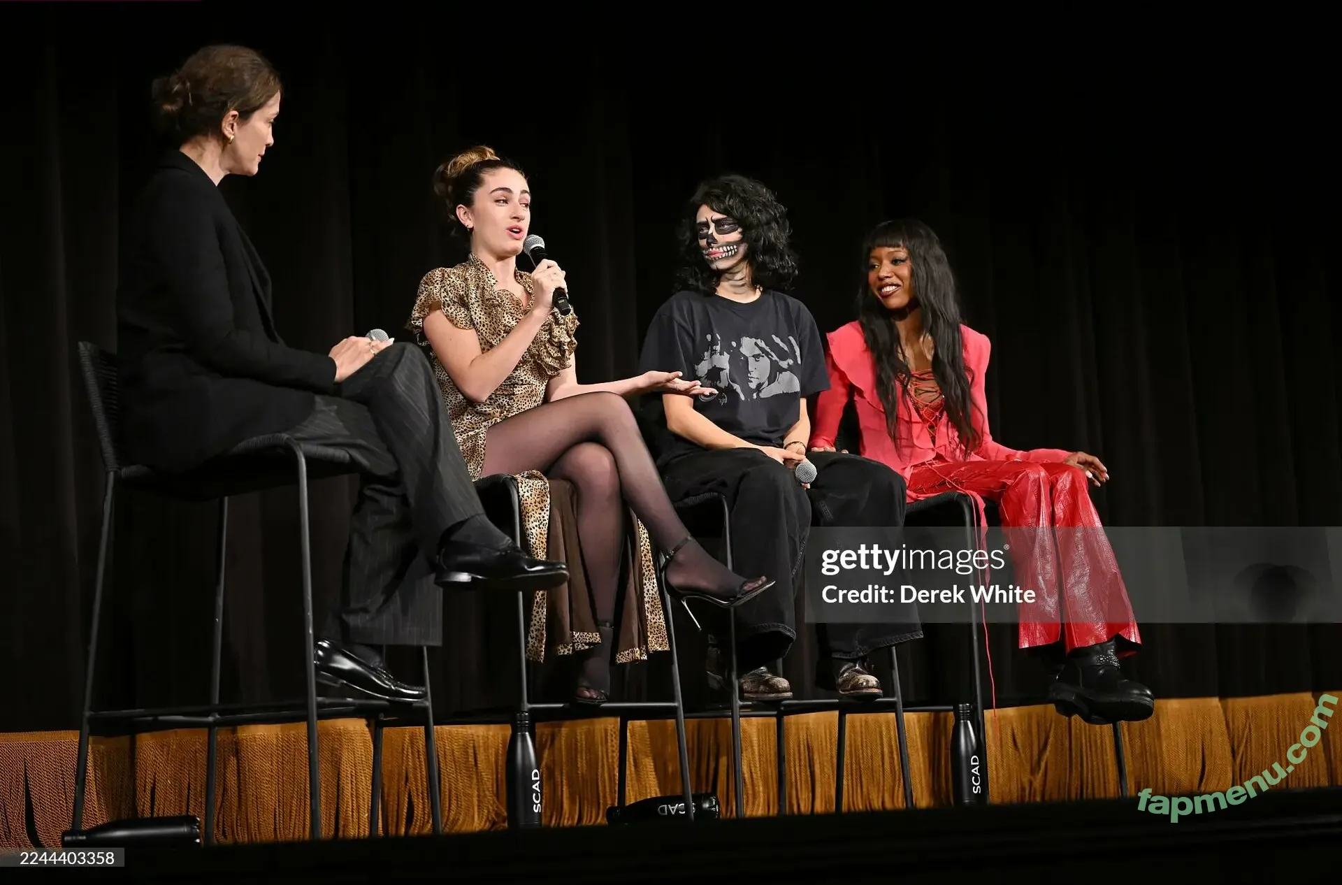 Rachel Anne Sennott nude photo #0927 (treaclychild)