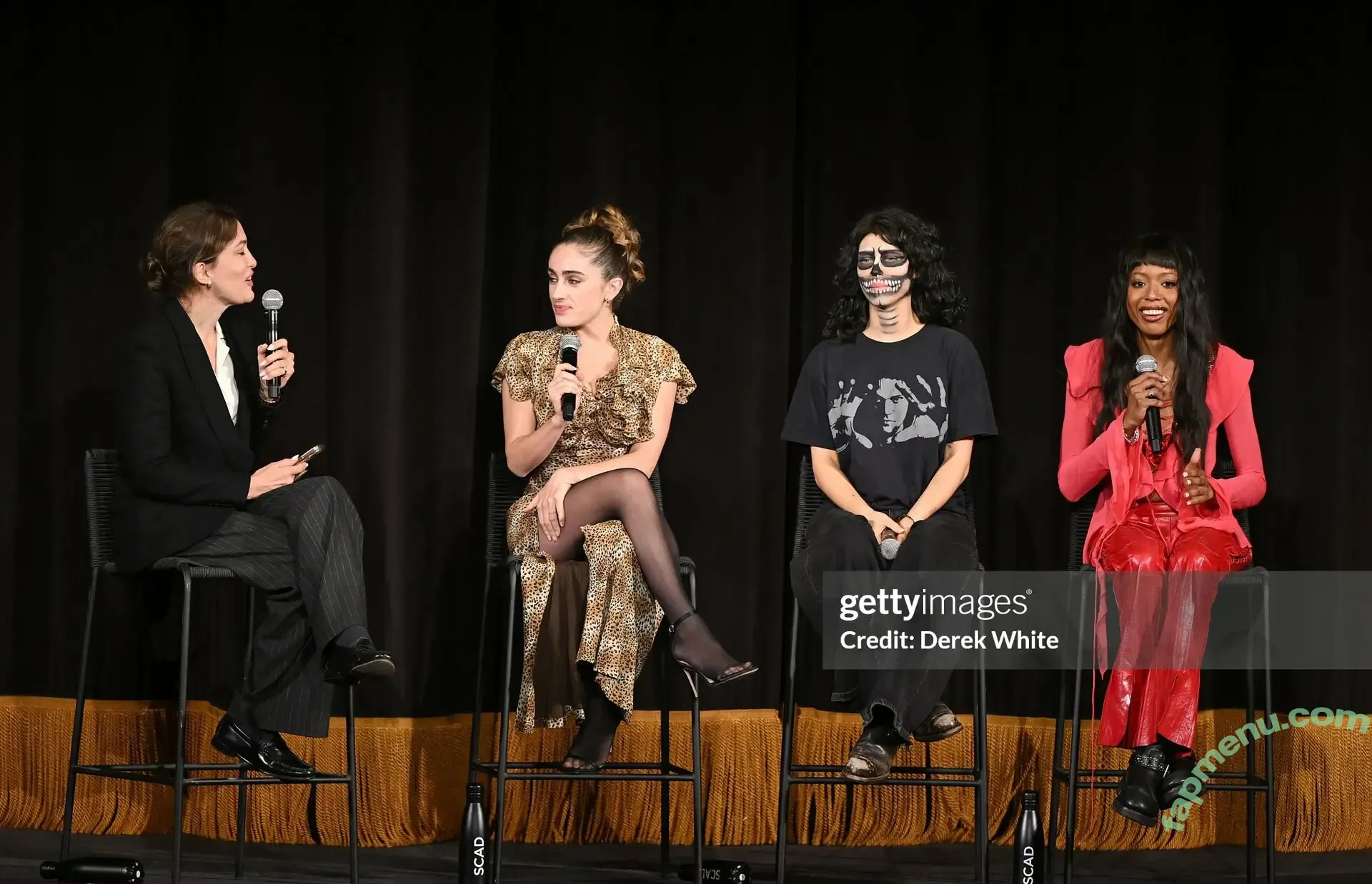 Rachel Anne Sennott nude photo #0932 (treaclychild)