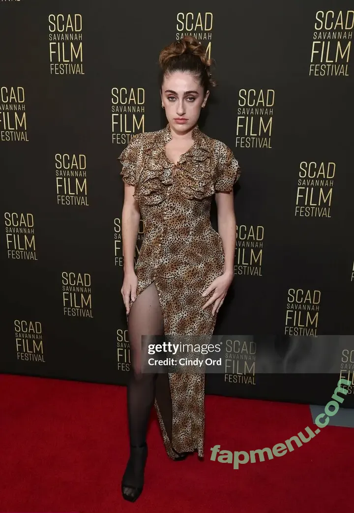 Rachel Anne Sennott nude photo #0934 (treaclychild)