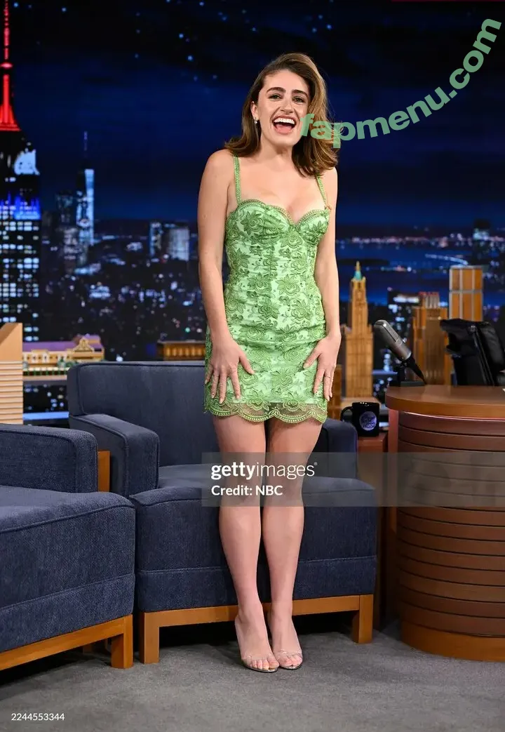 Rachel Anne Sennott nude photo #0965 (treaclychild)