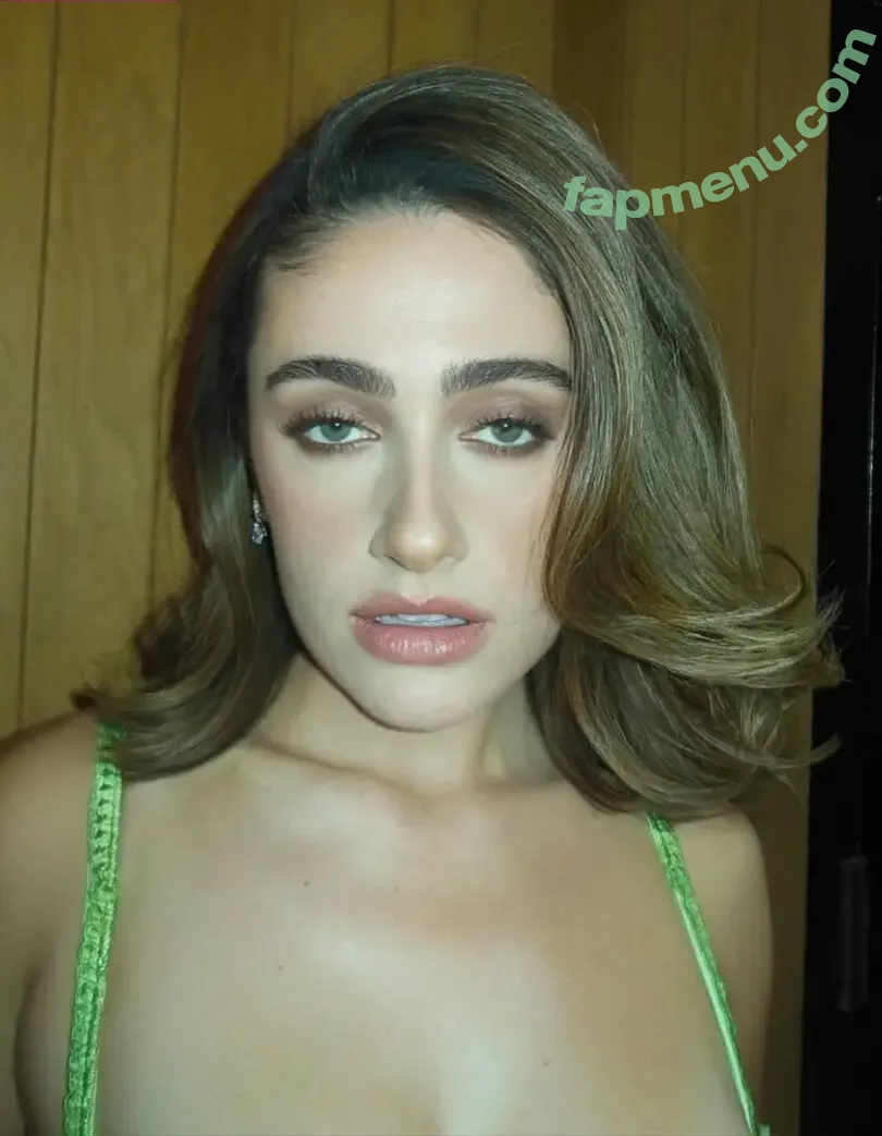 Rachel Anne Sennott nude photo #0989 (treaclychild)