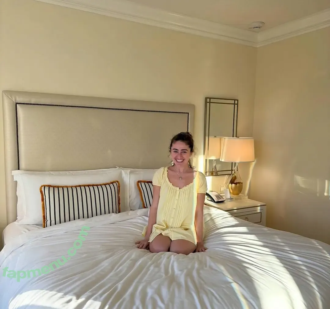 Rachel Anne Sennott nude photo #0993 (treaclychild)