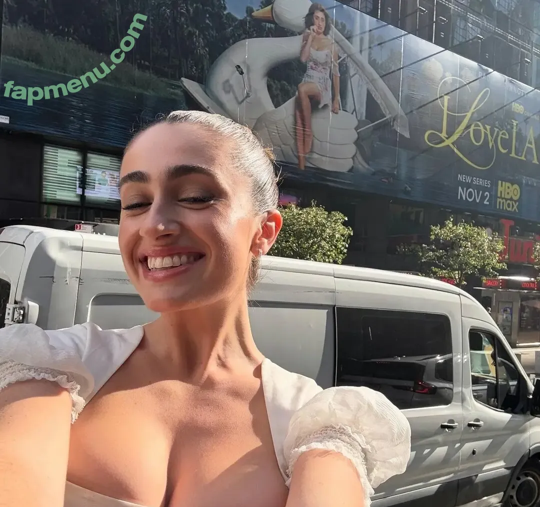 Rachel Anne Sennott nude photo #0995 (treaclychild)