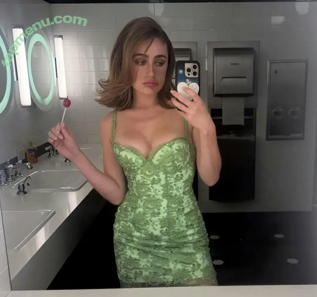 Rachel Anne Sennott nude photo #0996 (treaclychild)