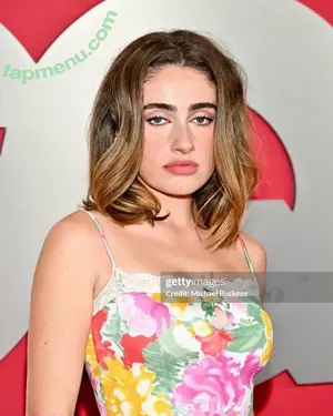 Rachel Anne Sennott / treaclychild nude photo #1018