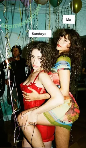 Rachel Anne Sennott / treaclychild nude photo #1035