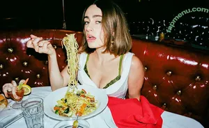 Rachel Anne Sennott / treaclychild nude photo #1108