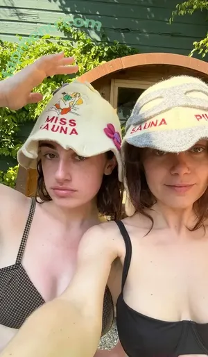 Rachel Anne Sennott / treaclychild nude photo #1153