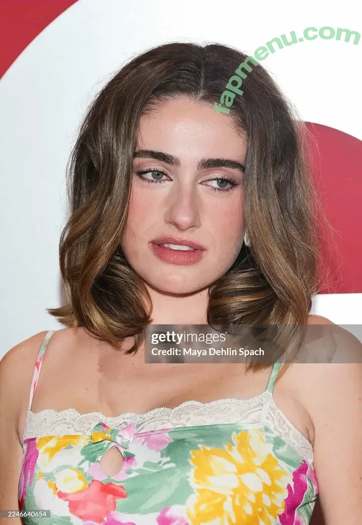 Rachel Anne Sennott nude photo #1015 (treaclychild)