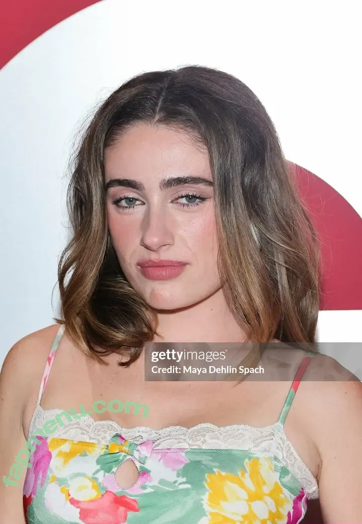 Rachel Anne Sennott nude photo #1016 (treaclychild)