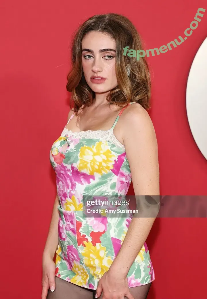 Rachel Anne Sennott nude photo #1019 (treaclychild)