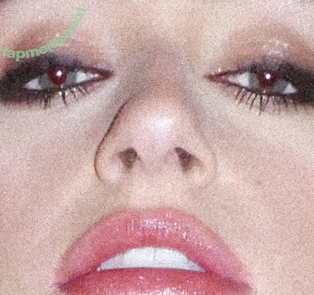 Rachel Anne Sennott nude photo #1027 (treaclychild)